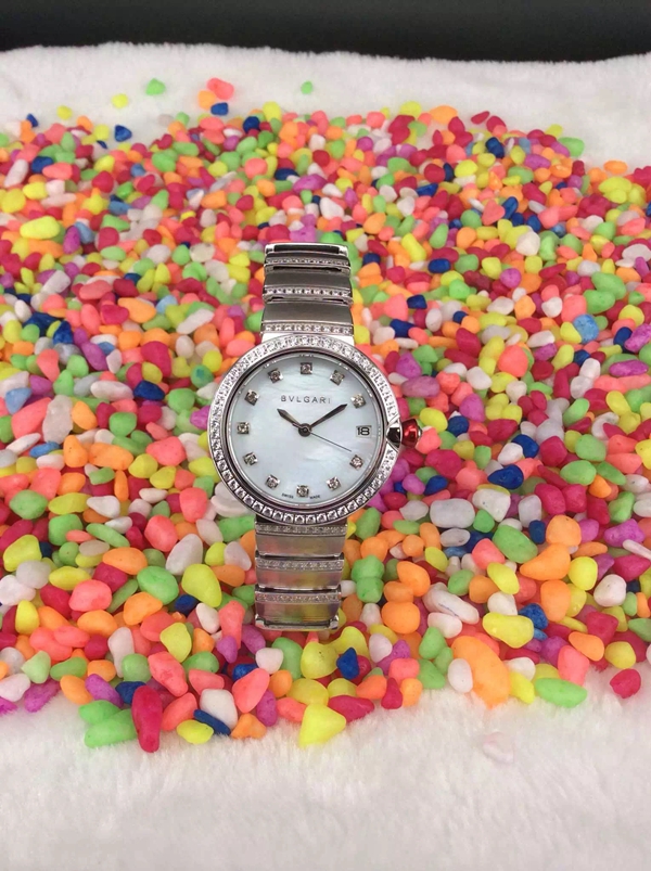 ブルガリ時計正面デザイン